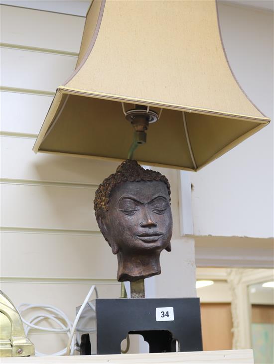 A head table lamp